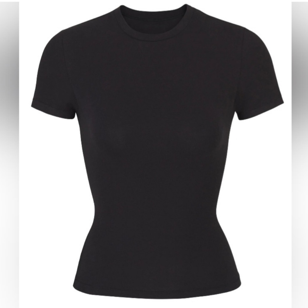 SKIMS cotton jersey t shirt in the color soot/black